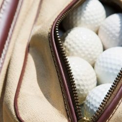 Cách bảo quản túi đựng bóng golf